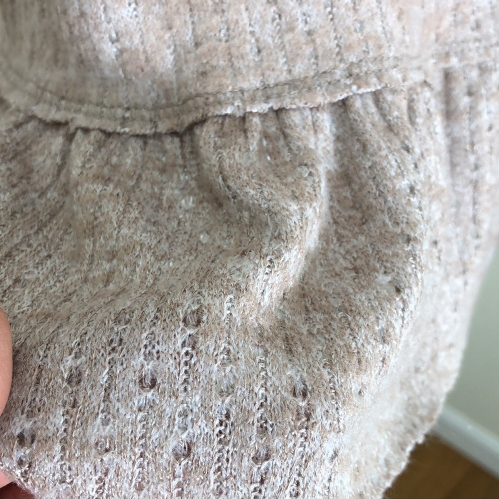 XL ANTHROPOLOGIE - NWT - oversized lightweight sweater with ruffle - Picture 3 of 5